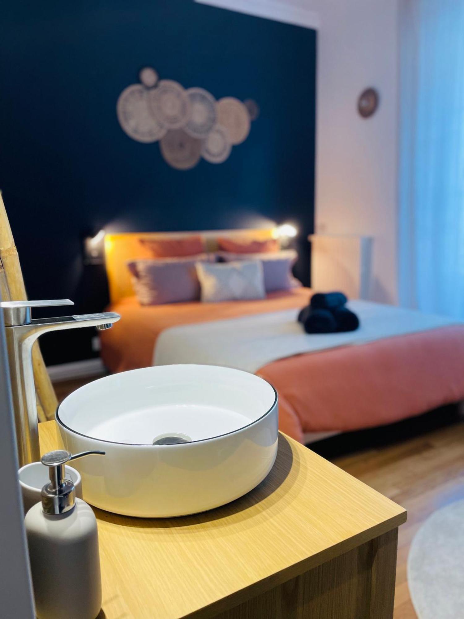 De Standing Hyper Centre Apartment Tours