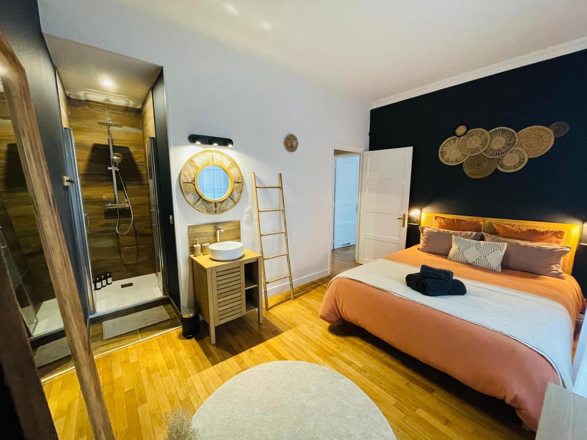 De Standing Hyper Centre Apartment *