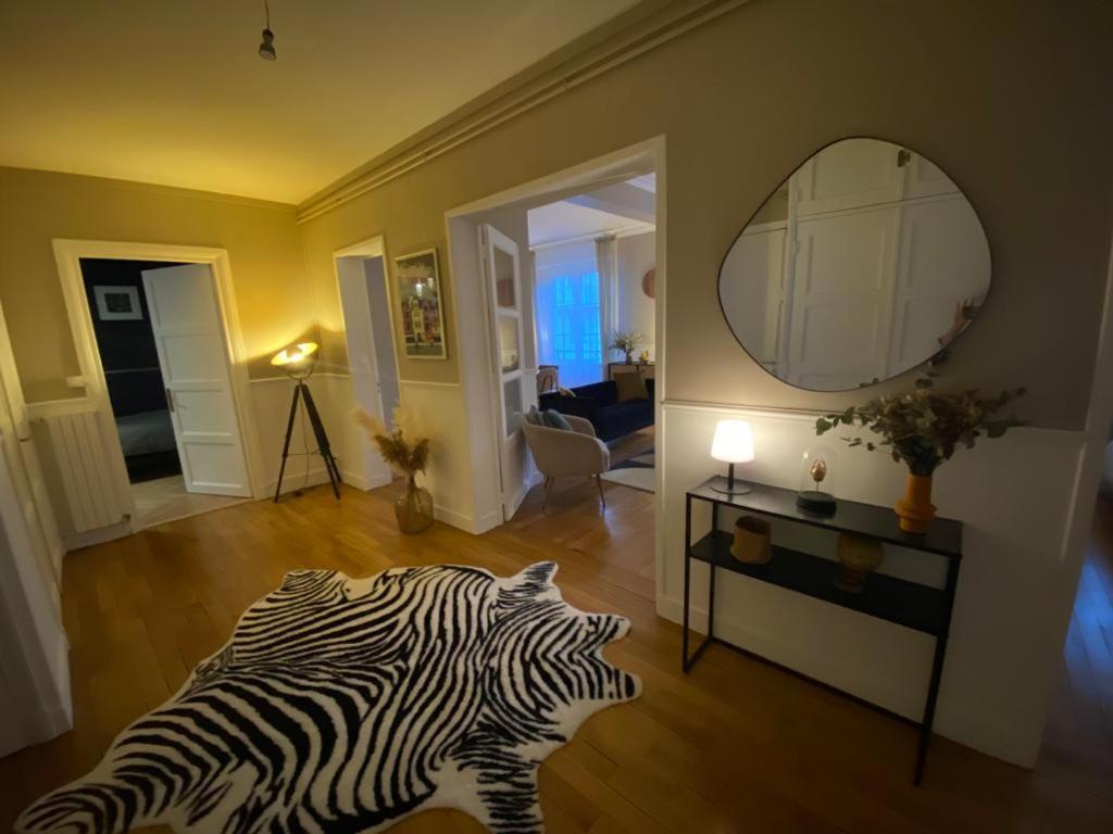 De Standing Hyper Centre Apartment *